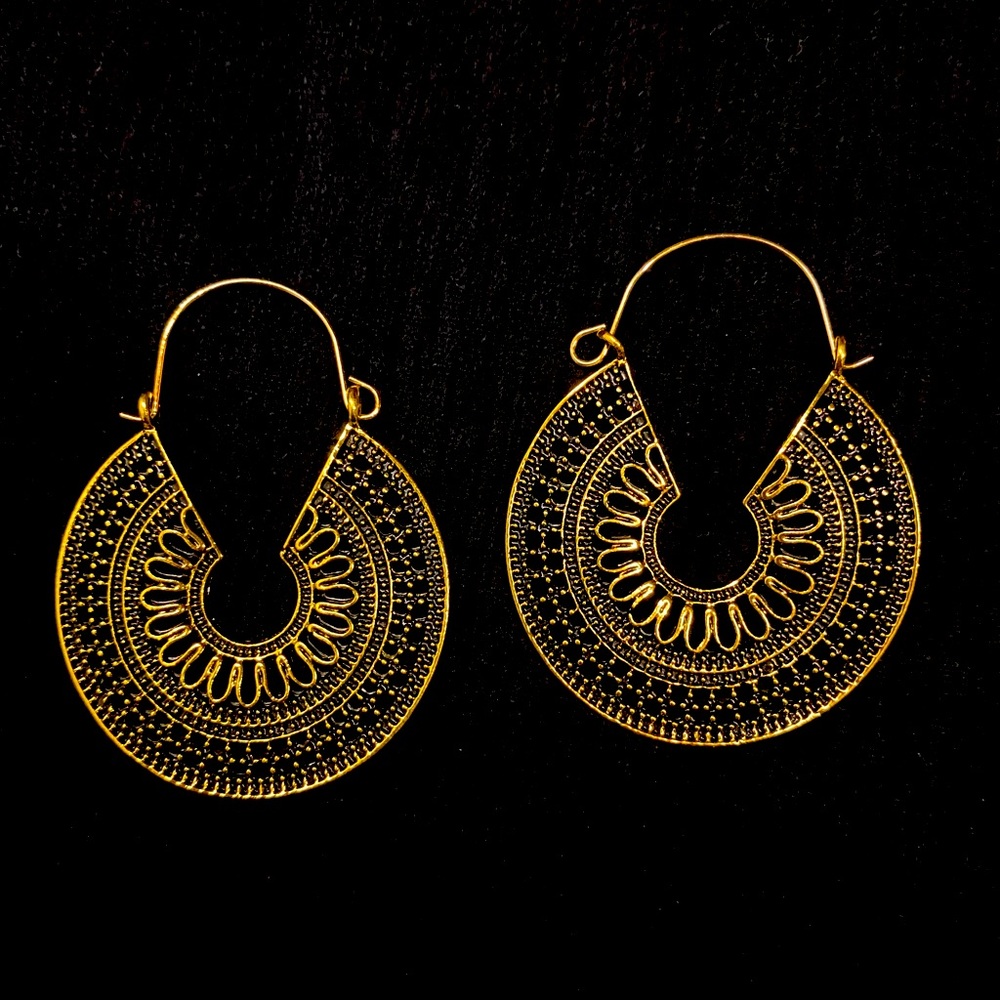 NWOT 🛍 Bundle for DISCOUNTS off Merch or Shipping